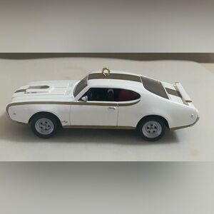Hallmark Keepsake Ornament 1969 Hurst Oldsmobile 442